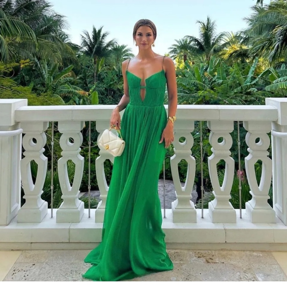 NWOT Green A-Line V Neck Straps Chiffon Long Prom/Wedding Guest Dress Size 4